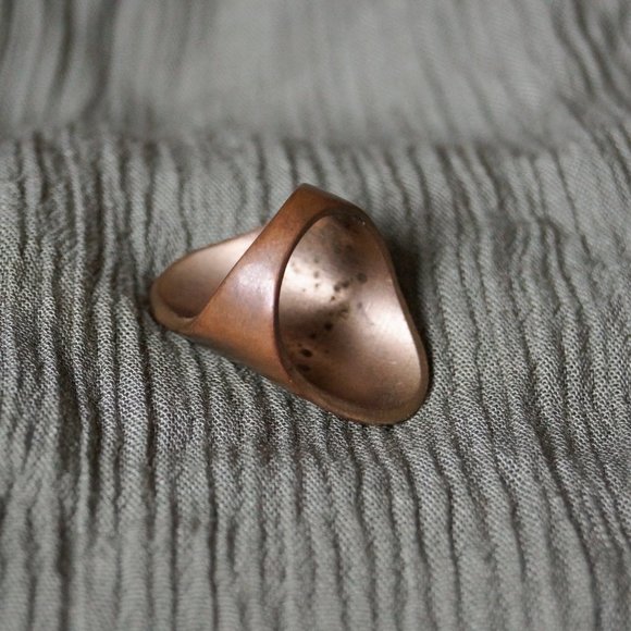 Vintage Gold/Bronze Hammer Plated Ring - Picture 3 of 4